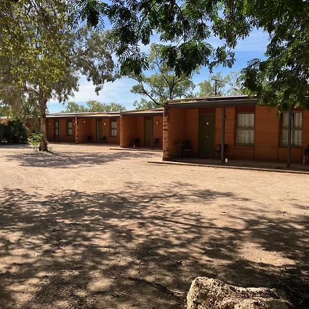 Territory Manor Motel & Caravan Park Mataranka Екстер'єр фото