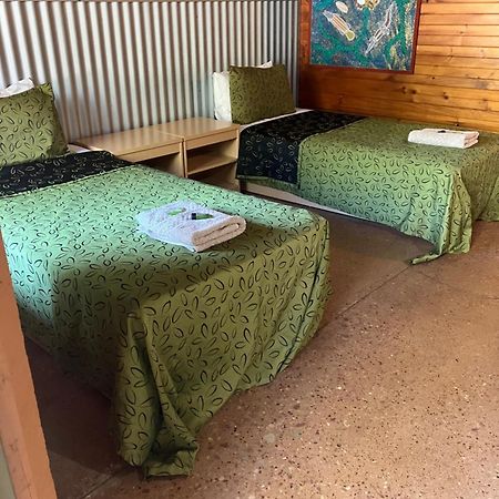 Territory Manor Motel & Caravan Park Mataranka Екстер'єр фото