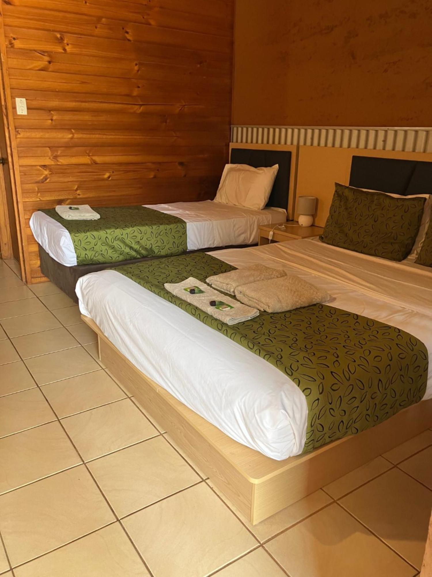 Territory Manor Motel & Caravan Park Mataranka Екстер'єр фото