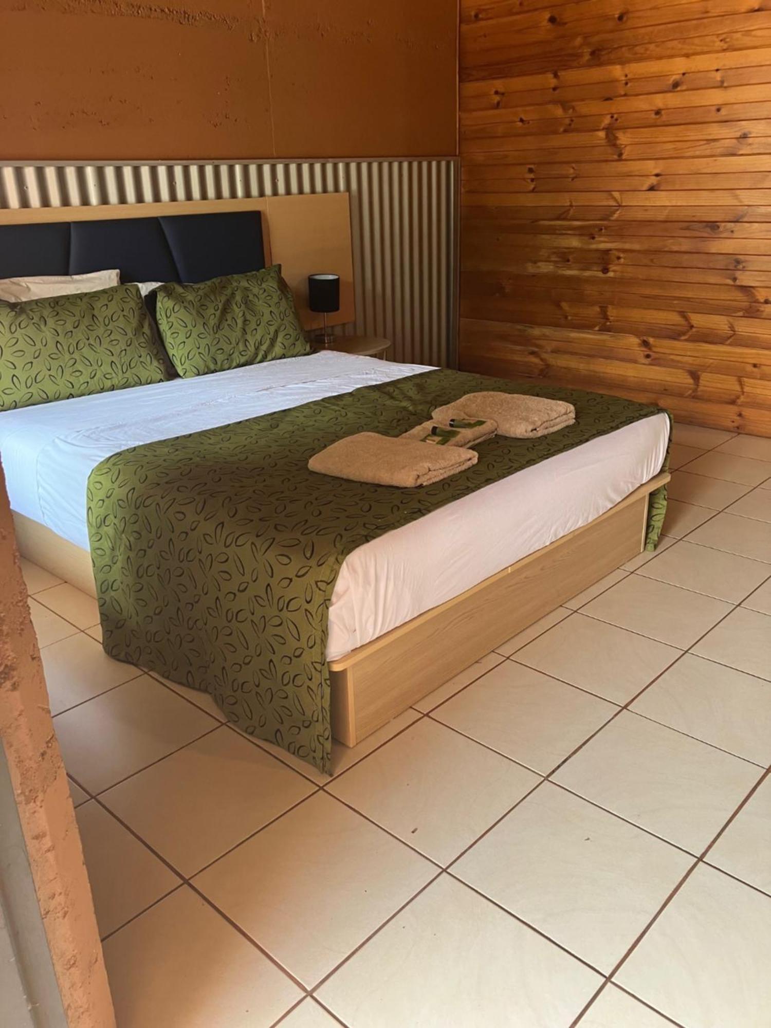 Territory Manor Motel & Caravan Park Mataranka Екстер'єр фото