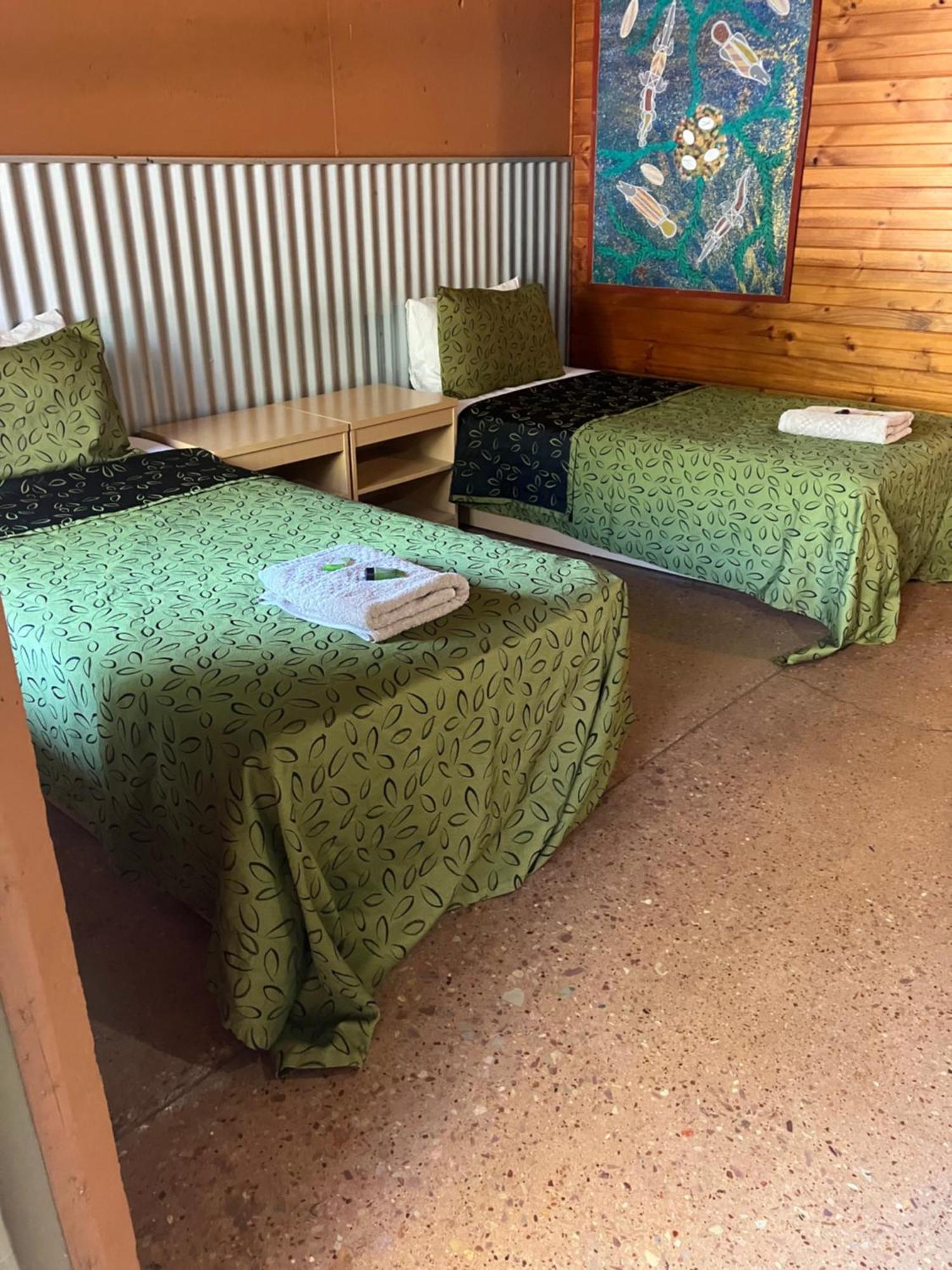 Territory Manor Motel & Caravan Park Mataranka Екстер'єр фото